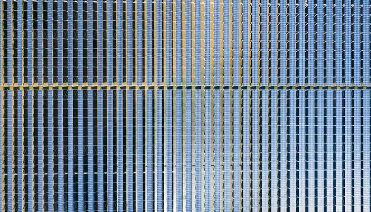 Imagem ilustrativa sobre instalação de painel solar.